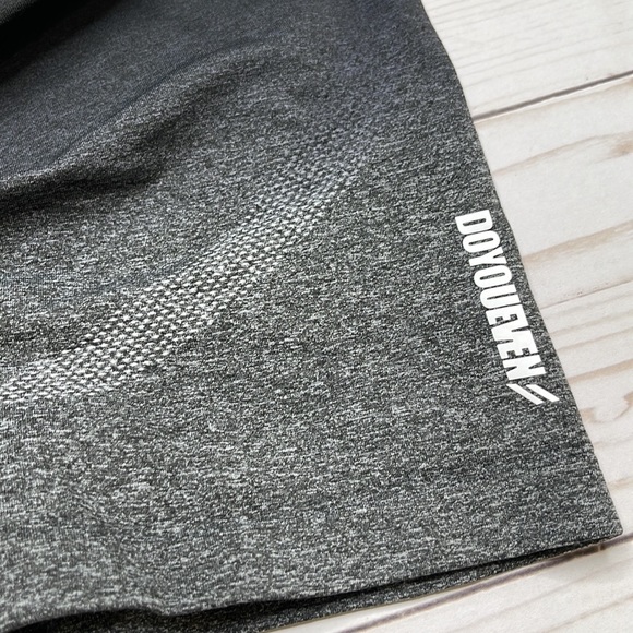 Doyoueven Ombré Scrunch Seamless Shorts - Black - Picture 7 of 11